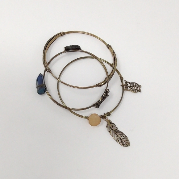 Boho Set of 3 Gold Bronze Tone Bangle Bracelets Wire Wrap Charms Feathers Owls - Picture 2 of 13